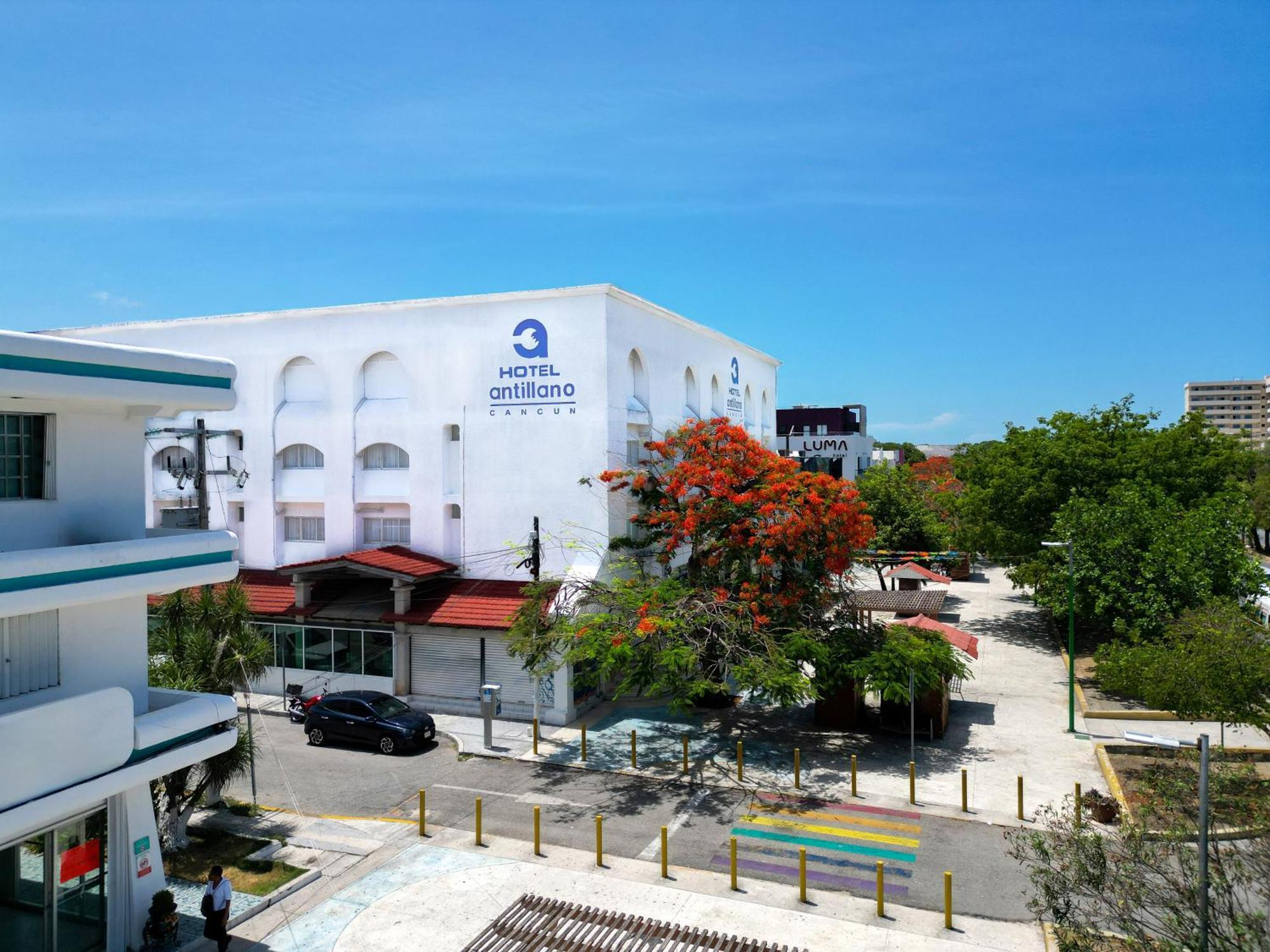 Hotel Antillano Канкун Екстериор снимка